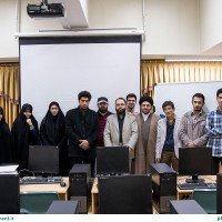 دانشگاه و دانشجوی منتظر در کارگاه پوسترسازی سرچشمه